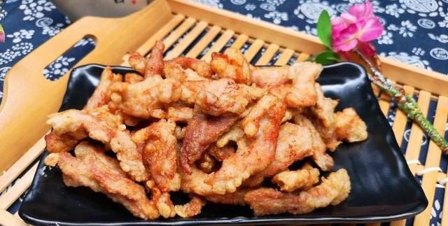 过年炸酥肉，用淀粉还是面粉？大厨这样做，香酥入味，凉了不回软