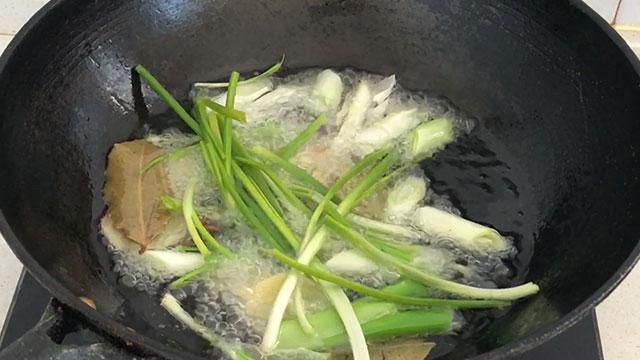 想吃葱油饼不用买，配方步骤都告诉你，葱香味浓郁，酥脆掉渣