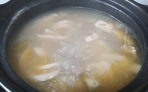 莲藕排骨汤做法 家常做法,砂锅炖莲藕排骨汤什么时候放莲藕