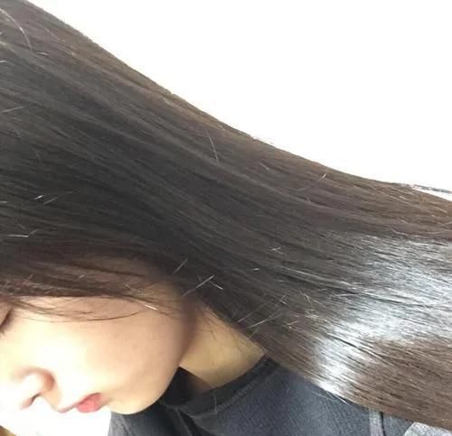 白醋在生活中不但是调味品，还是生活中的大帮手，生活中起大用途