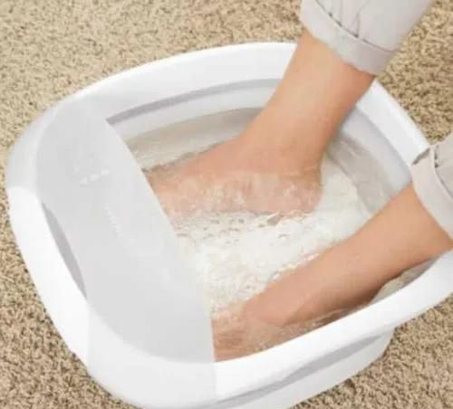 白醋在生活中不但是调味品，还是生活中的大帮手，生活中起大用途