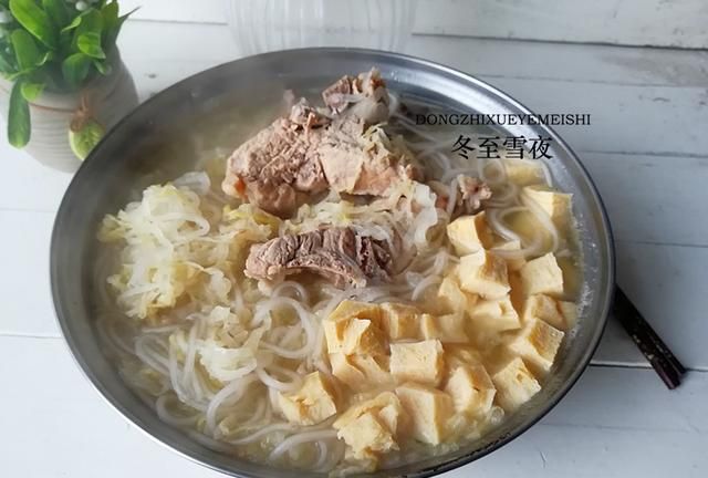 这道东北炖菜，百吃不厌，冬天每月都得做几次，缺了它不像过冬天