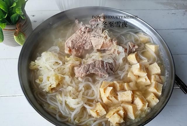 这道东北炖菜，百吃不厌，冬天每月都得做几次，缺了它不像过冬天