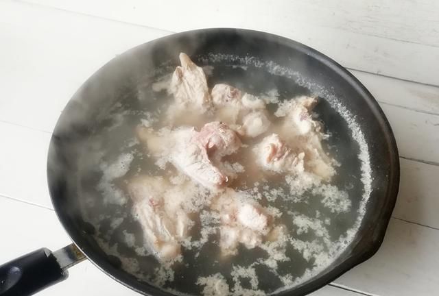 这道东北炖菜，百吃不厌，冬天每月都得做几次，缺了它不像过冬天