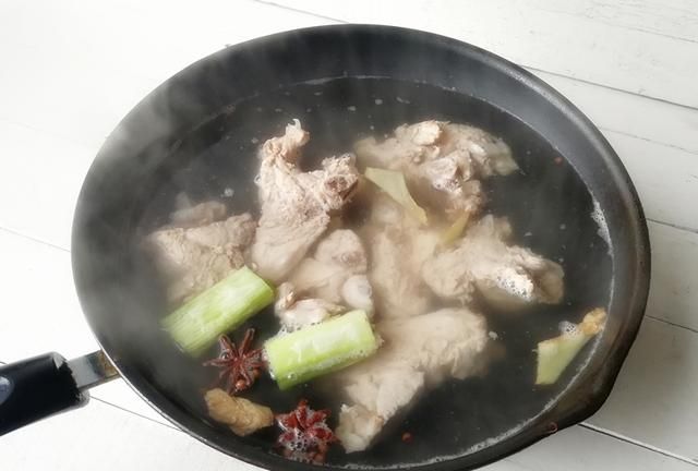 这道东北炖菜，百吃不厌，冬天每月都得做几次，缺了它不像过冬天