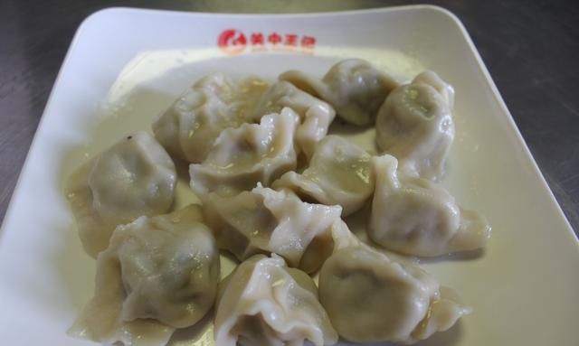 怎么制作韭菜白菜猪肉饺子的馅儿图1