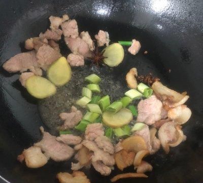 据说这个时候吃豆角炖肉（黄金勾），是最好的