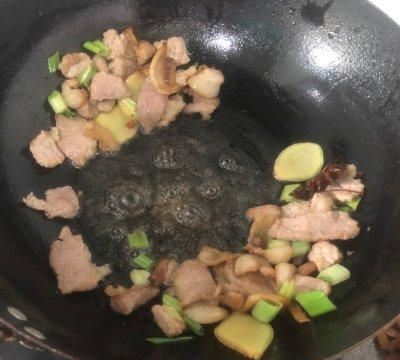 据说这个时候吃豆角炖肉（黄金勾），是最好的