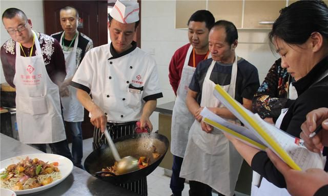 大盘鸡拌面怎么做,西红柿大盘鸡拌面图5