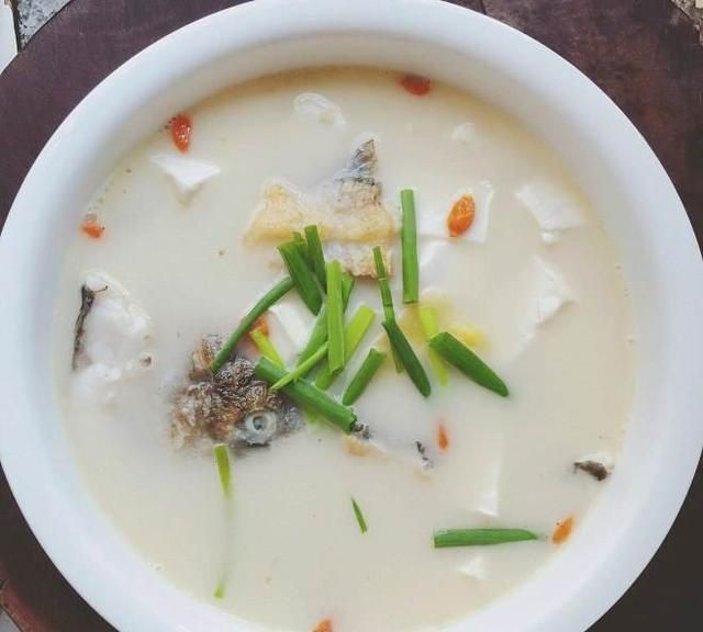 鱼头豆腐汤怎么做(鱼头豆腐汤的热量)图4