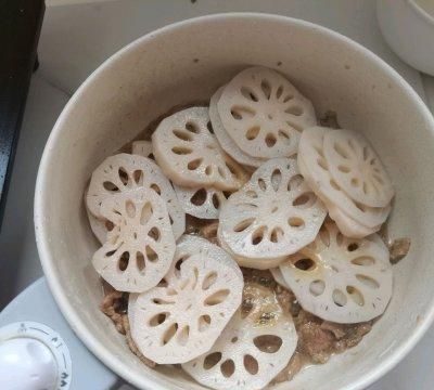 下饭神器藕炒肉片，拌饭还能吃三碗