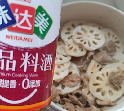 下饭神器藕炒肉片，拌饭还能吃三碗