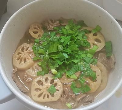 下饭神器藕炒肉片，拌饭还能吃三碗
