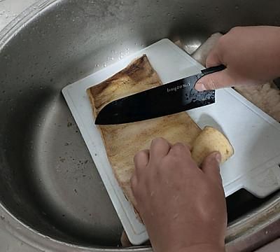 早晨来一碗水晶肉皮冻，大人小孩都爱吃
