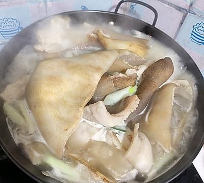 早晨来一碗水晶肉皮冻，大人小孩都爱吃