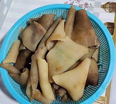 早晨来一碗水晶肉皮冻，大人小孩都爱吃