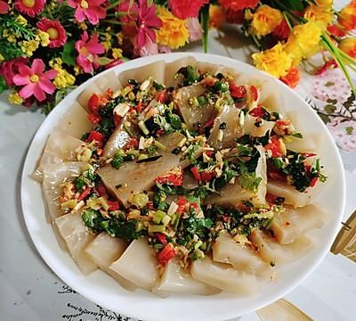 早晨来一碗水晶肉皮冻，大人小孩都爱吃