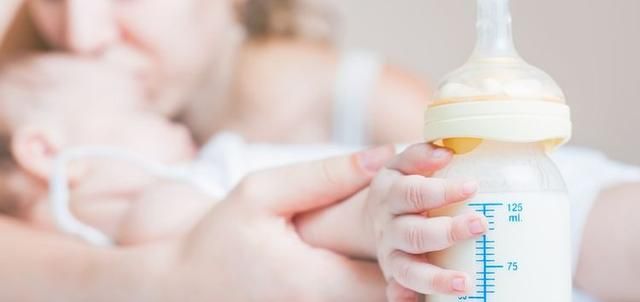 “幼儿奶粉”和“纯牛奶”有何区别？早了解少花钱，孩子更健康