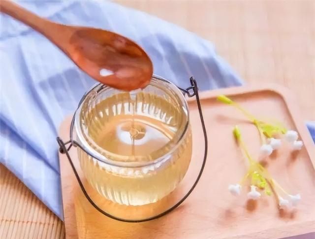 白醋加蜂蜜加温开水一起喝能减肥吗？五分钟看懂蜂蜜减肥的原理