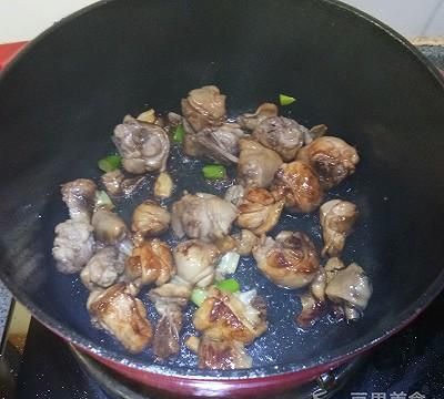 黄焖鸡的做法