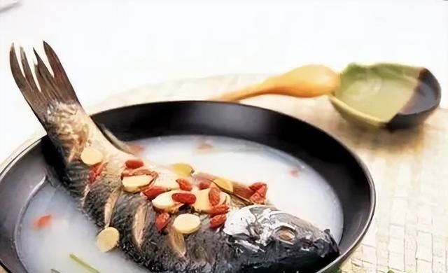 一条鲫鱼，15种吃法，有健脾和胃，通血脉等18种作用