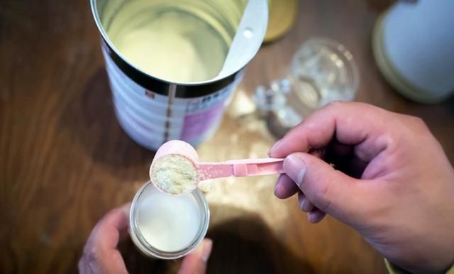 中国奶粉在世界范围，为何被称为天价？奶粉商到底有多暴利