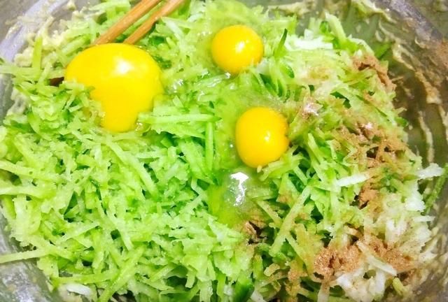 快春节了，年夜饭分享5种丸子做法，脆嫩酥香，寓意“团团圆圆”