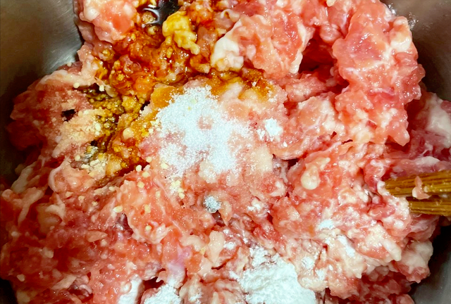 快春节了，年夜饭分享5种丸子做法，脆嫩酥香，寓意“团团圆圆”