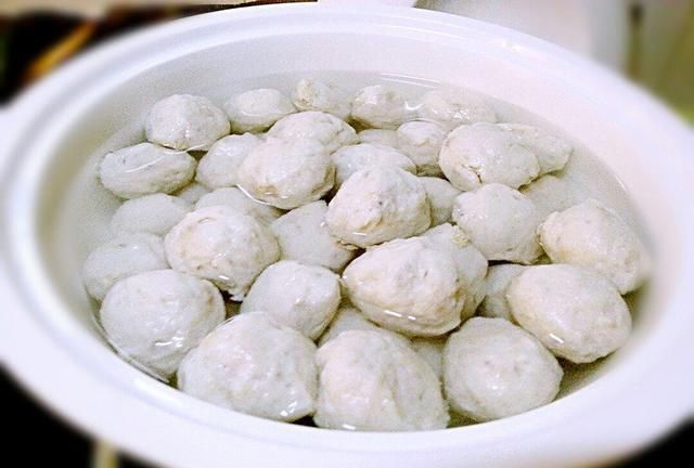 快春节了，年夜饭分享5种丸子做法，脆嫩酥香，寓意“团团圆圆”