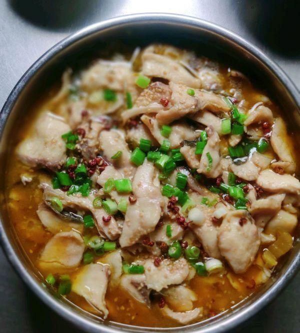 冬天喝#巨下饭的家常菜#酸菜鱼，鲜美又抗寒