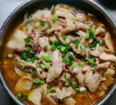 冬天喝#巨下饭的家常菜#酸菜鱼，鲜美又抗寒