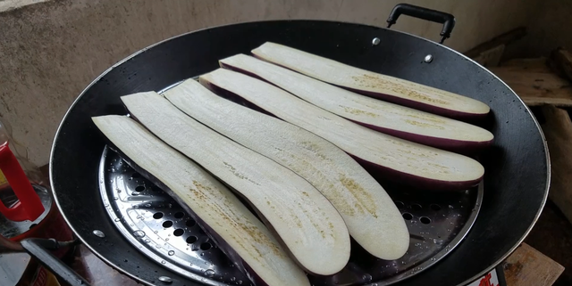 蒜蓉茄子，想吃不用出去买，教你在家轻松做出来，做法简单又美味