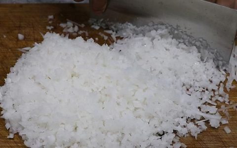 怎么做素萝卜丸子(芹菜萝卜素丸子怎么做才又酥又脆)