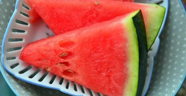 夏天这4种水果要少吃，易加重“湿气”，很多人却还不知道