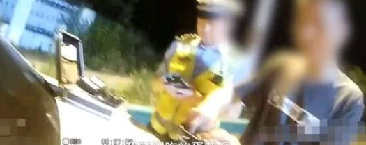 男子吃两个蛋黄派被查出酒驾，民警：属实仪器检测出蛋黄派含酒精