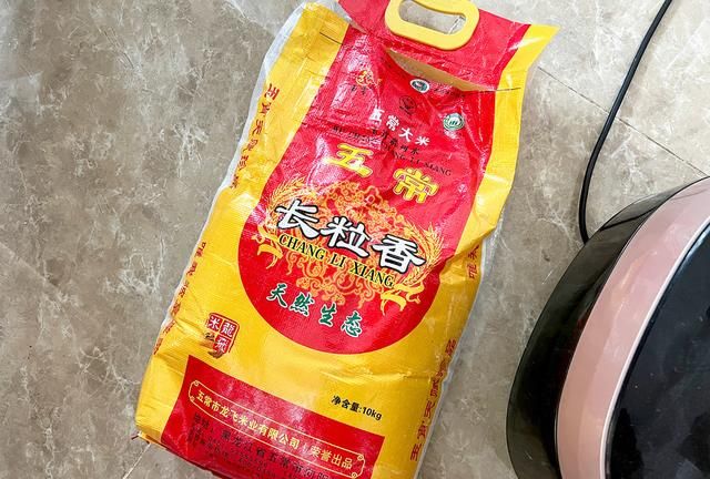 电饭煲选购指南 | 干饭人该买电饭煲还是电压力锅？有什么区别？