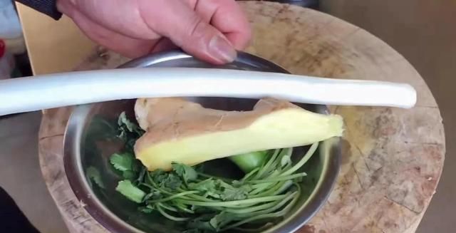 厨师长教你年夜饭酱肘子家常做法，步骤详细，软烂入味下酒又下饭
