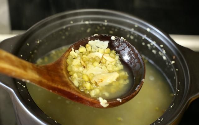 绿豆汤“最正确”做法！到底能不能用铁锅煮？如何10分钟开花？