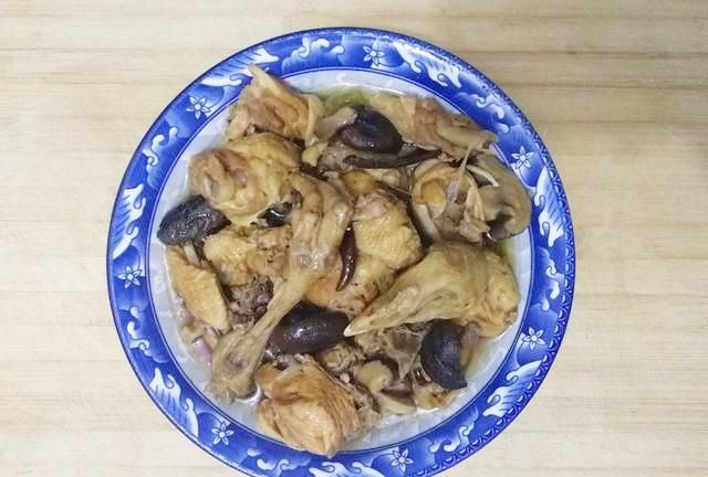 满屋飘香，懒人版小鸡炖蘑菇做法，教你巧用高压锅，味鲜美又营养