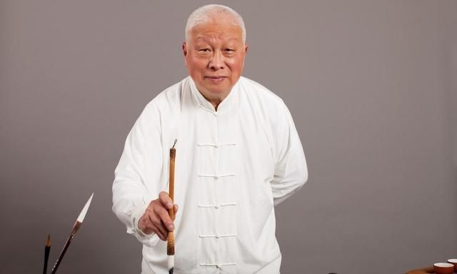 站立写书法有什么好处(站着写书法对身体的好处)图1