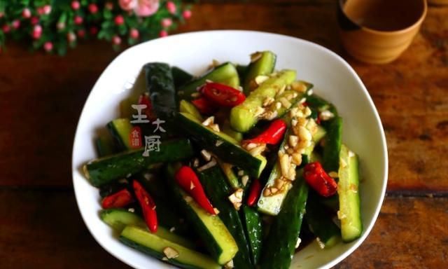 腌黄瓜的正宗做法，从没吃过这么好吃的小咸菜，清脆爽口超下饭
