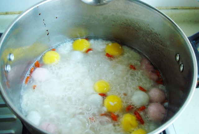 汤圆想要软糯香甜滋补，就这样煮，多吃消化好又增食欲