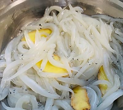 说起家常菜，银鱼丝烙不能少
