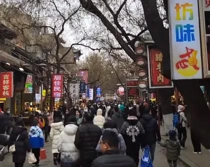 西安回民街6根面20元，官方回应“责令整改退钱”，如何整顿旅游市场乱象，提升消费者体验图1