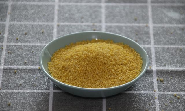熬小米粥，用热水还是凉水？教你粥铺不外传做法，粘稠好喝米油多