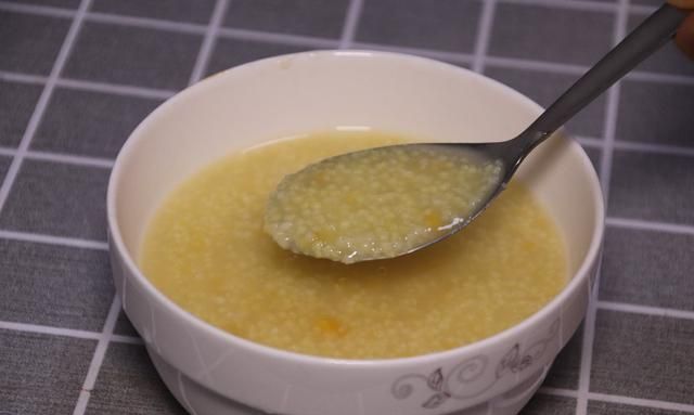 熬小米粥，用热水还是凉水？教你粥铺不外传做法，粘稠好喝米油多