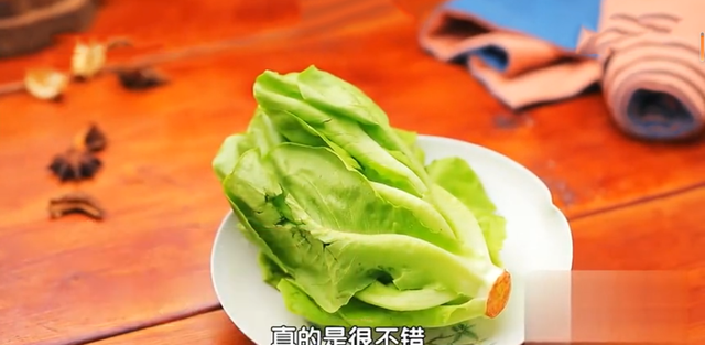 生菜中的“贵族”！促消化、助睡眠，简单一炒，蒜香浓郁，味道鲜美