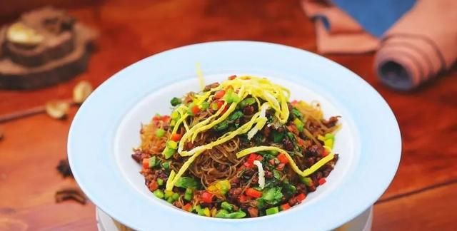 生菜中的“贵族”！促消化、助睡眠，简单一炒，蒜香浓郁，味道鲜美
