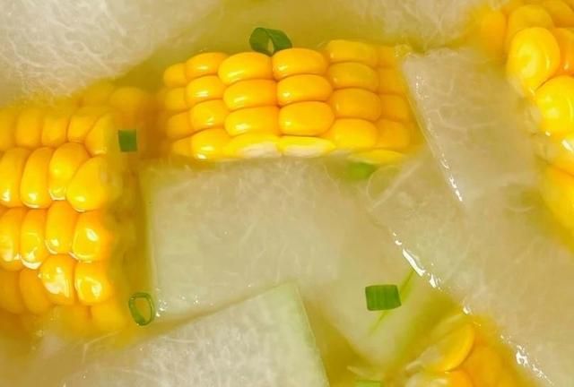 冬瓜被称为“夏天第一瓜”，推荐八种冬瓜汤做法，润肺生津降火气