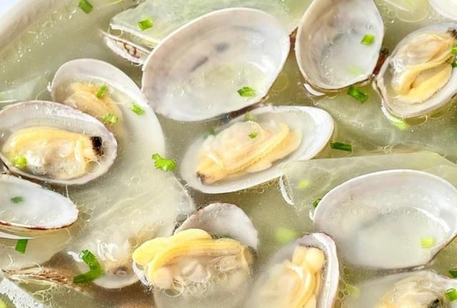 冬瓜被称为“夏天第一瓜”，推荐八种冬瓜汤做法，润肺生津降火气